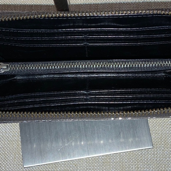 Tory Burch Black Snake-Embossed Zip Wallet GUC Brown shimmer - Picture 12 of 15